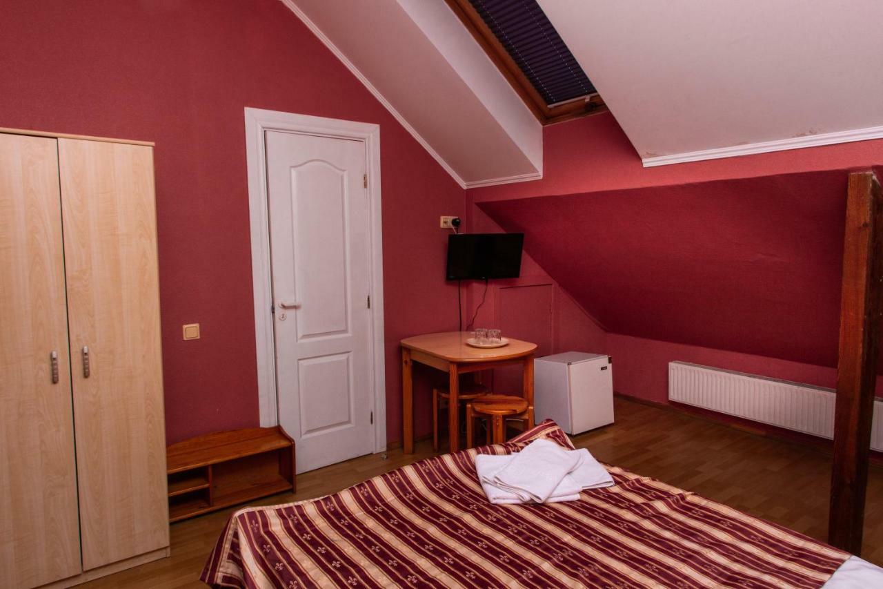 Well Hotel Riga Esterno foto